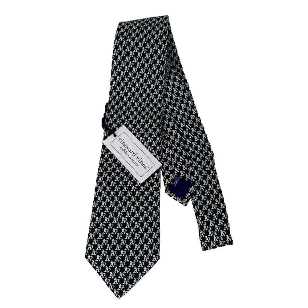Vineyard Vines green tie